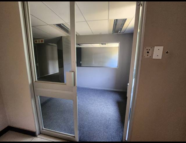 385.40M² OFFICE TO LET IN RANDJESPARK